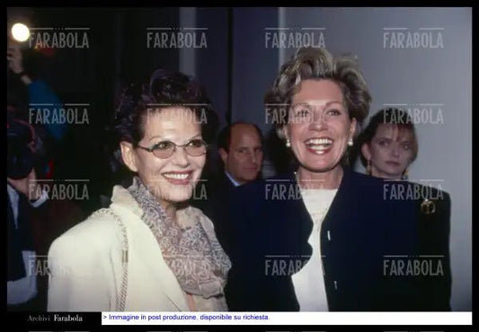 Claudia Cardinale e Catherine Spaak, anni 90 - Farabola Immagine digitale