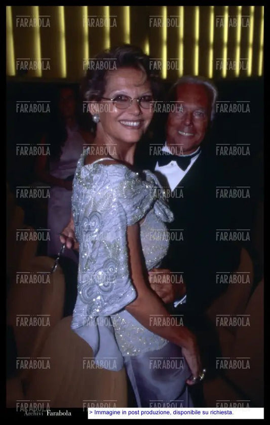 Claudia Cardinale e Giorgio Armani, Festival di Venezia, 1998 - Farabola Immagine digitale