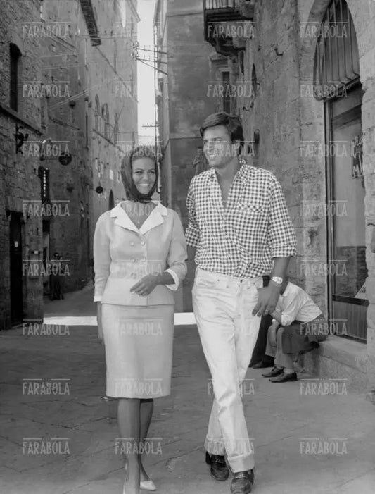 Claudia Cardinale e Jean Sorel sul set del film Vaghe stelle dell'orsa, 1964 - Farabola Immagine digitale