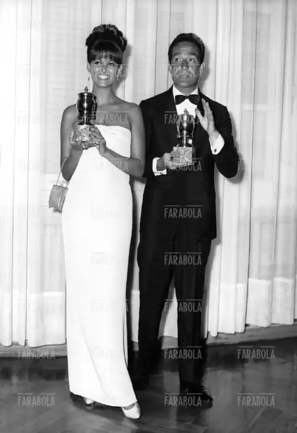 Claudia Cardinale e Ugo Tognazzi, Grolle d'Oro, 1964 - Farabola Immagine digitale
