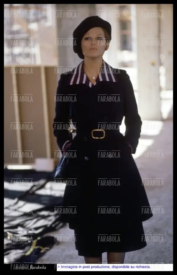 Claudia Cardinale sul set del film A mezzanotte va la ronda del piacere, 1975 - Farabola Immagine digitale