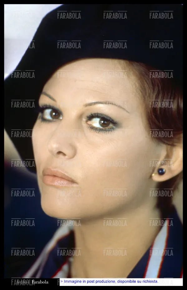 Claudia Cardinale sul set del film A mezzanotte va la ronda del piacere, 1975 - Farabola Immagine digitale