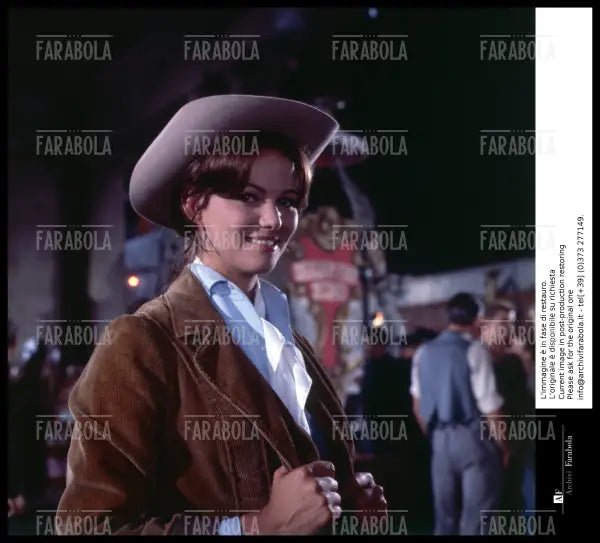 Claudia Cardinale sul set del film Circus World, 1964 - Farabola Immagine digitale