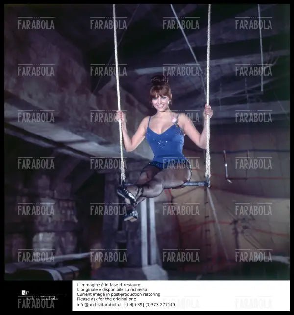 Claudia Cardinale sul set del film Circus World, 1964 - Farabola Immagine digitale