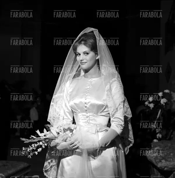 Claudia Cardinale sul set del film Il Bell'Antonio, 1960 - Farabola Immagine digitale