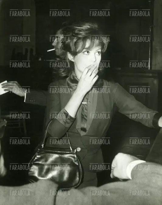 Claudia Cardinale sul set del film La ragazza di Bube, 1963 - Farabola Immagine digitale