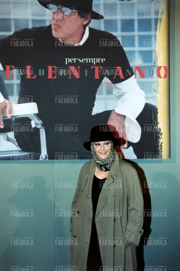 Claudia Mori alla presentazione del nuovo album di Celentano, 2002 - Farabola Immagine digitale
