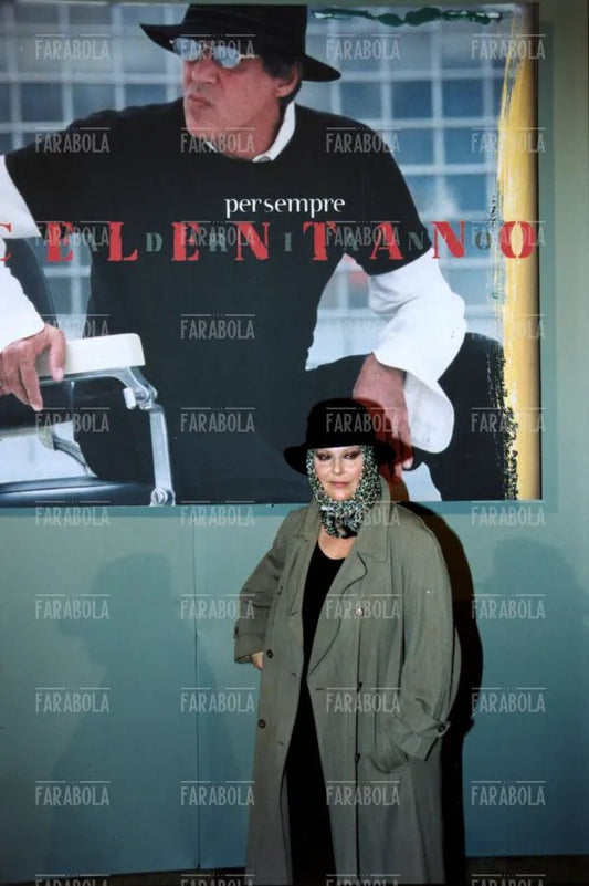 Claudia Mori alla presentazione del nuovo album di Celentano, 2002 - Farabola Immagine digitale