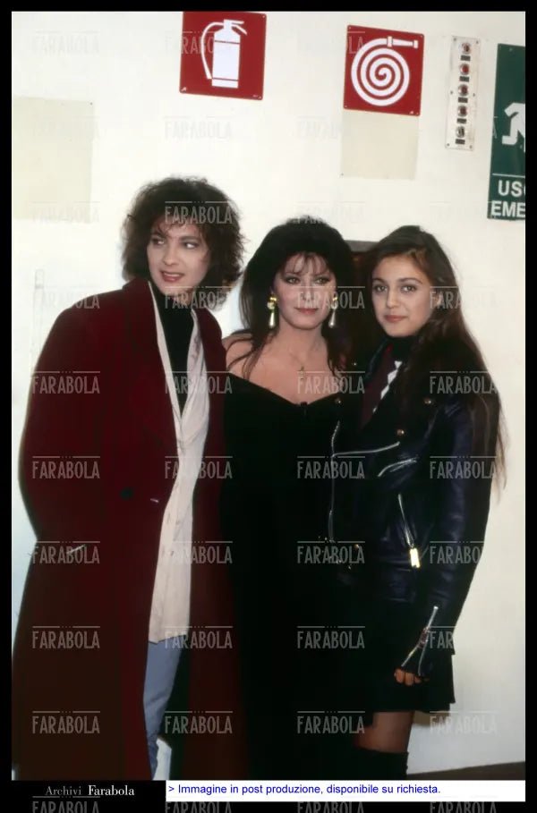 Claudia Mori con Rosita e Rosalinda Celentano, 1990 - Farabola Immagine digitale