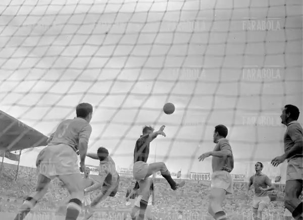 Colpo di testa di Nordhal, Milan vs Lazio, 1951 - Farabola Immagine digitale