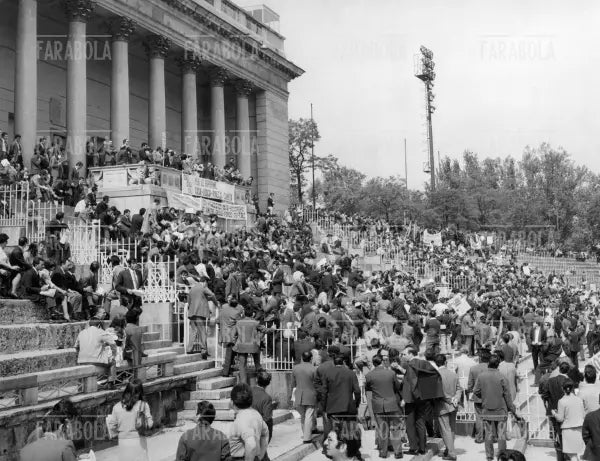 Comizio unitario all'Arena in occasione dello sciopero generale, Milano, 1970 - Farabola Immagine digitale