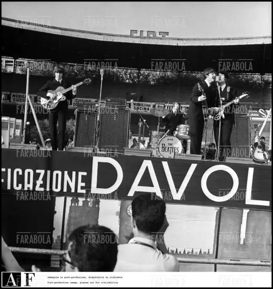 Concerto dei Beatles, Velodromo Vigorelli, Milano, 1965 - Farabola Immagine digitale
