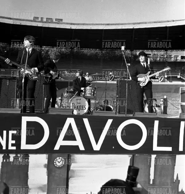 Concerto dei Beatles, Velodromo Vigorelli, Milano, 1965 - Farabola Immagine digitale