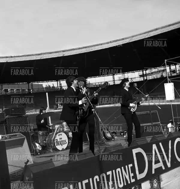 Concerto dei Beatles, Velodromo Vigorelli, Milano, 1965 - Farabola Immagine digitale