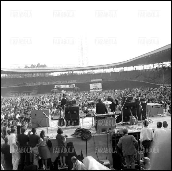 Concerto dei Beatles, Velodromo Vigorelli, Milano, 1965 - Farabola Immagine digitale