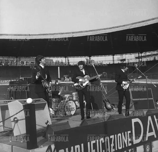 Concerto dei Beatles, Velodromo Vigorelli, Milano, 1965 - Farabola Immagine digitale