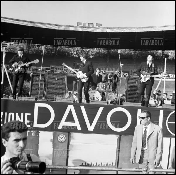 Concerto dei Beatles, Velodromo Vigorelli, Milano, 1965 - Farabola Immagine digitale
