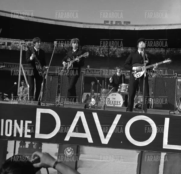 Concerto dei Beatles, Velodromo Vigorelli, Milano, 1965 - Farabola Immagine digitale
