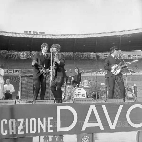 Concerto dei Beatles, Velodromo Vigorelli, Milano, 1965 - Farabola Immagine digitale