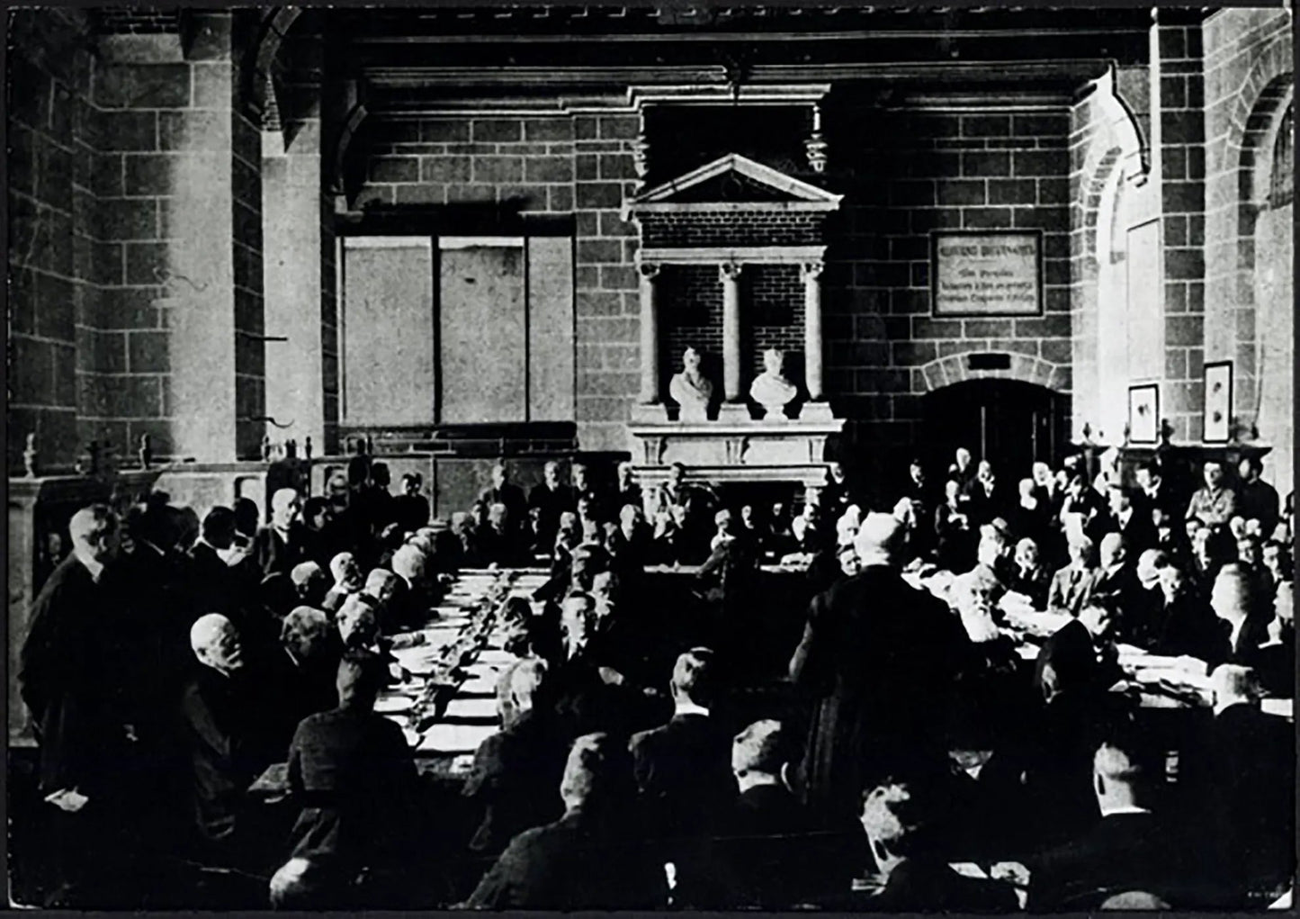 Consegna Trattato di Pace agli austriaci 1919 Ft 37795 - Stampa 24x18 cm - Farabola Stampa ai sali d'argento (anni 90)