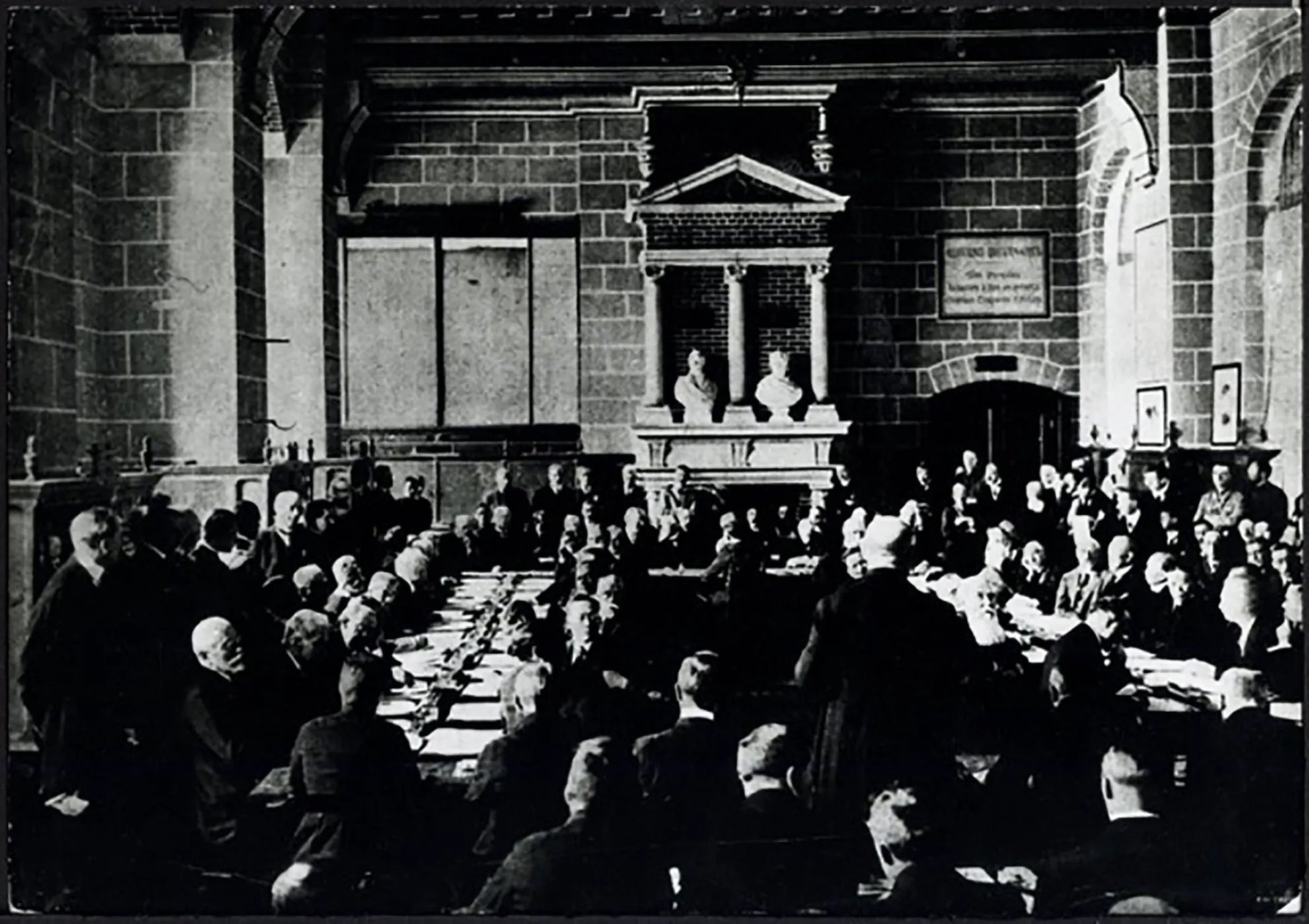 Consegna Trattato di Pace agli austriaci 1919 Ft 37795 - Stampa 24x18 cm - Farabola Stampa ai sali d'argento (anni 90)