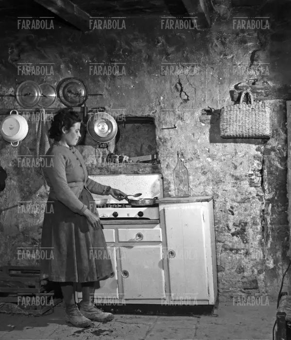 Contadine sull'Appennino Tosco - Emiliano, 1959 - Farabola Immagine digitale