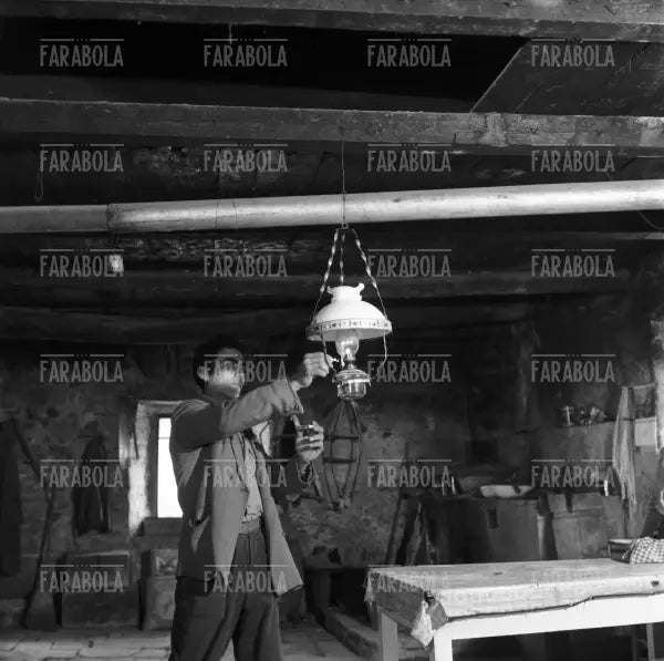 Contadini al lavoro sull'Appennino Tosco - Emiliano, 1959 - Farabola Immagine digitale