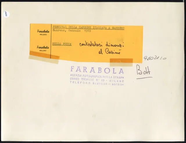 Contestatori al Casinò Sanremo 1969 Ft 35767 - Stampa 21x27 cm - Farabola Stampa ai sali d'argento