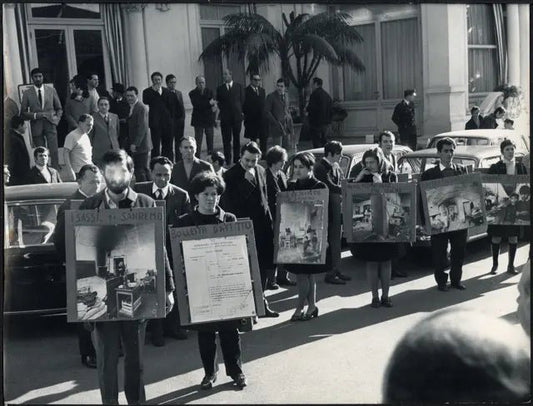 Contestatori al Casinò Sanremo 1969 Ft 35767 - Stampa 21x27 cm - Farabola Stampa ai sali d'argento