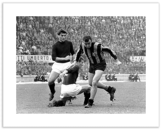 Contrasto Bulgarelli Corso, Bologna-Inter 1964 - Farabola Fotografia