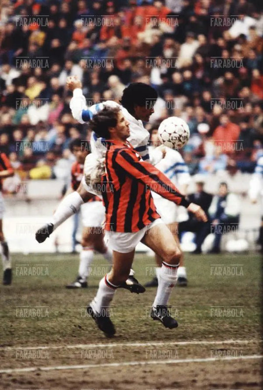 Contrasto tra Baresi e Maradona, Milan-Napoli, 1990 - Farabola Immagine digitale