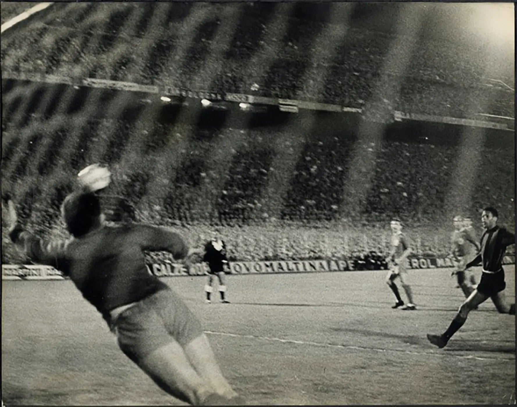Coppa dei Campioni Inter vs Liverpool 1965 Ft 38092 - Stampa 21x27 cm - Farabola Stampa ai sali d'argento