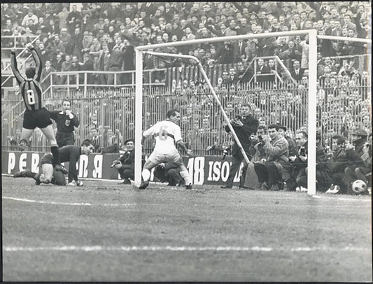 Coppa dei Campioni Inter vs Vasas 1966 Ft 38119 - Stampa 21x27 cm - Farabola Stampa ai sali d'argento