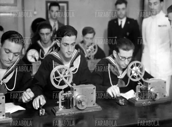 Corso per Marinai radiotelegrafisti, Milano, 1937 - Farabola Immagine digitale