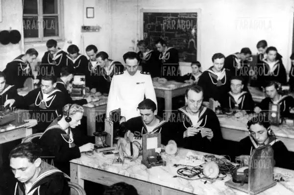 Corso per Marinai radiotelegrafisti, Milano, 1937 - Farabola Immagine digitale