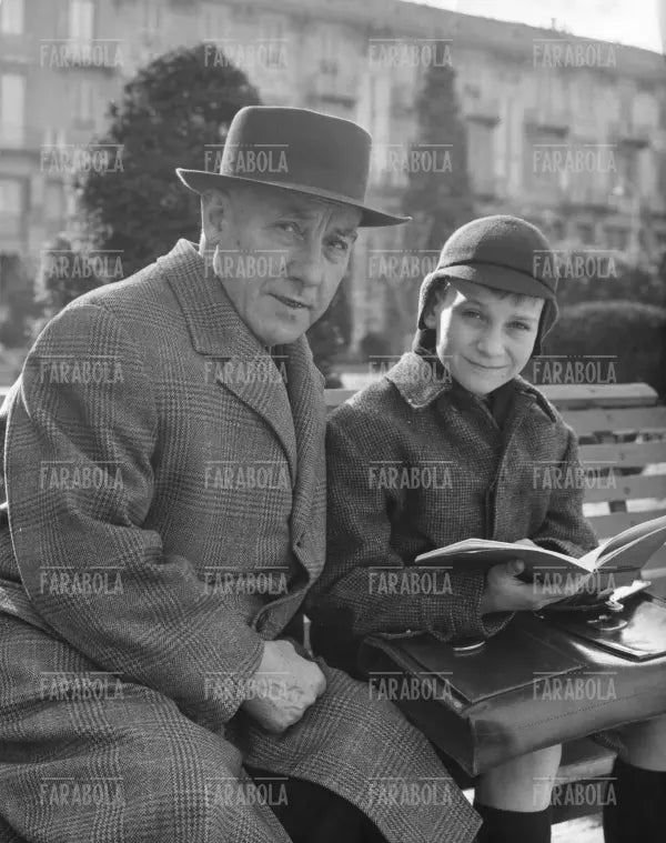 Costante Girardengo con il nipotino, Alessandria, 1965 - Farabola Immagine digitale