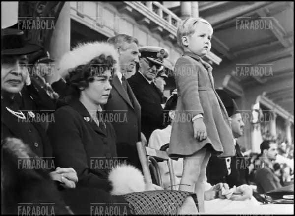 Costantino II di Grecia durante l'esilio, 1943 - Farabola Immagine digitale