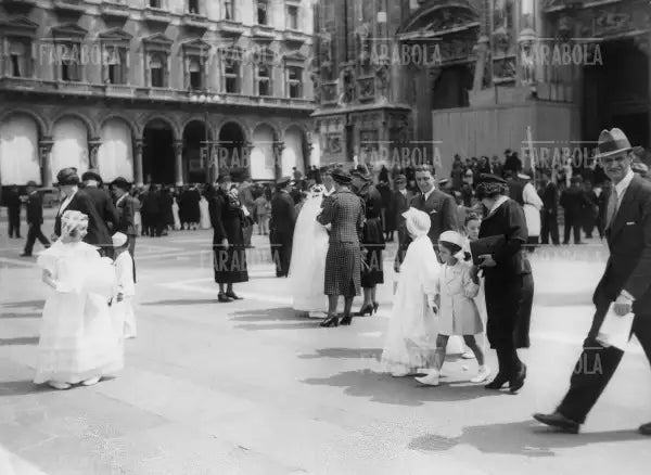 Cresima in Duomo, Milano, 1937 - Farabola Immagine digitale