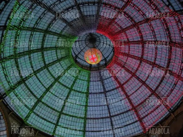 Cupola della Galleria Vittorio Emanuele II con il tricolore, Milano, 2011 - Farabola Immagine digitale
