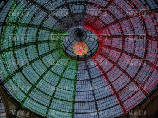 Cupola della Galleria Vittorio Emanuele II con il tricolore, Milano, 2011 - Farabola Immagine digitale