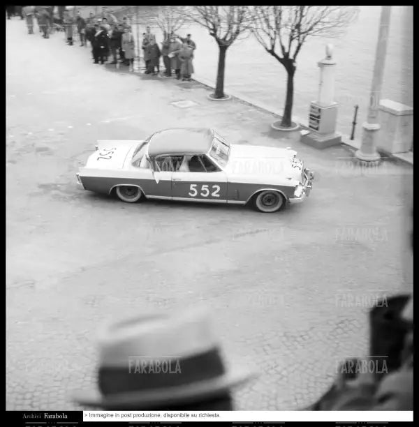 Daniel Pache e R. Flury su Studebaker, Mille Miglia, 1956 - Farabola Immagine digitale