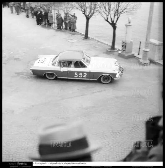 Daniel Pache e R. Flury su Studebaker, Mille Miglia, 1956 - Farabola Immagine digitale