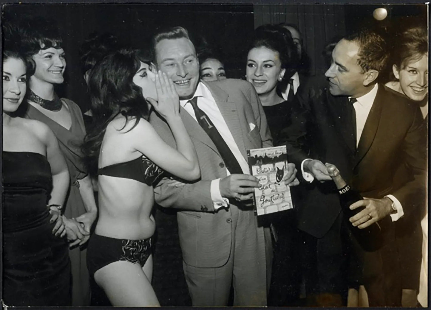 Daniel Roman e una spogliallerista 1963 Ft 36718 - Stampa 13x18 cm - Farabola Stampa ai sali d'argento