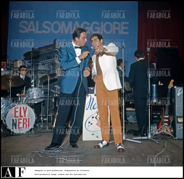 Daniele Piombi e Adriano Celentano, Salsomaggiore Terme, 1967 - Farabola Immagine digitale