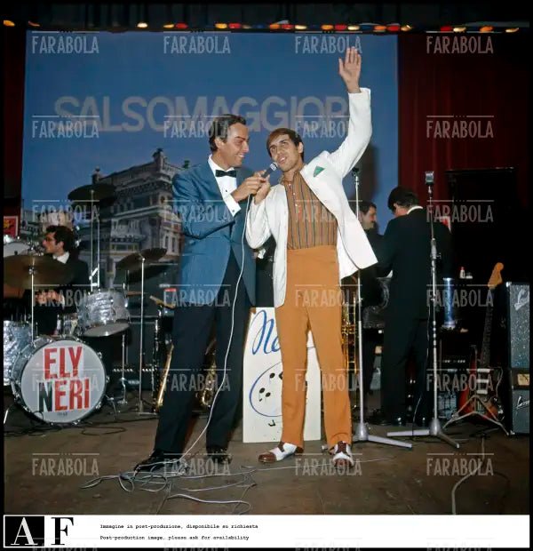 Daniele Piombi e Adriano Celentano, Salsomaggiore Terme, 1967 - Farabola Immagine digitale