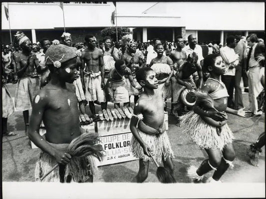 Danza folkloristica Zaire 1975 Ft 4017 - Stampa 24x18 cm - Farabola Stampa ai sali d'argento