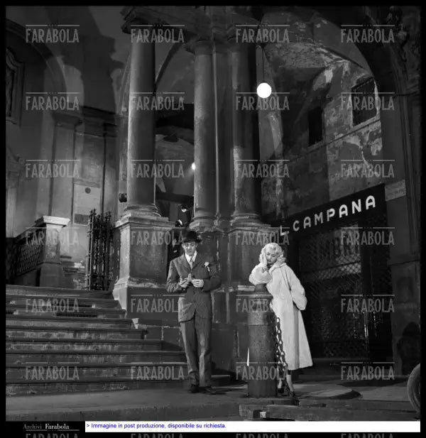 Dario Fo e Franca Rame sul set de Lo Svitato, 1955 - Farabola Immagine digitale
