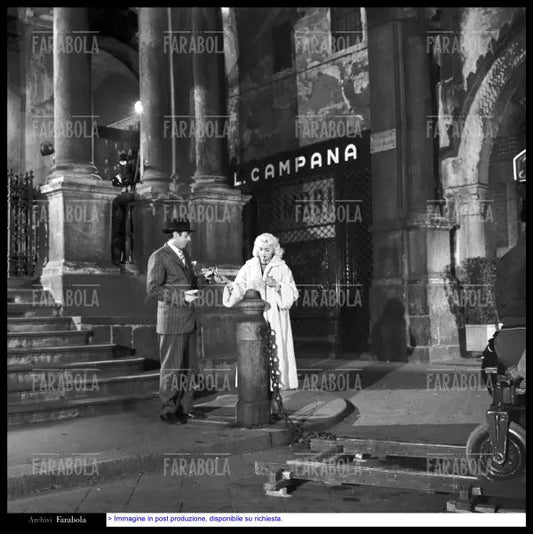 Dario Fo e Franca Rame sul set del film Lo svitato, 1955 - Farabola Immagine digitale