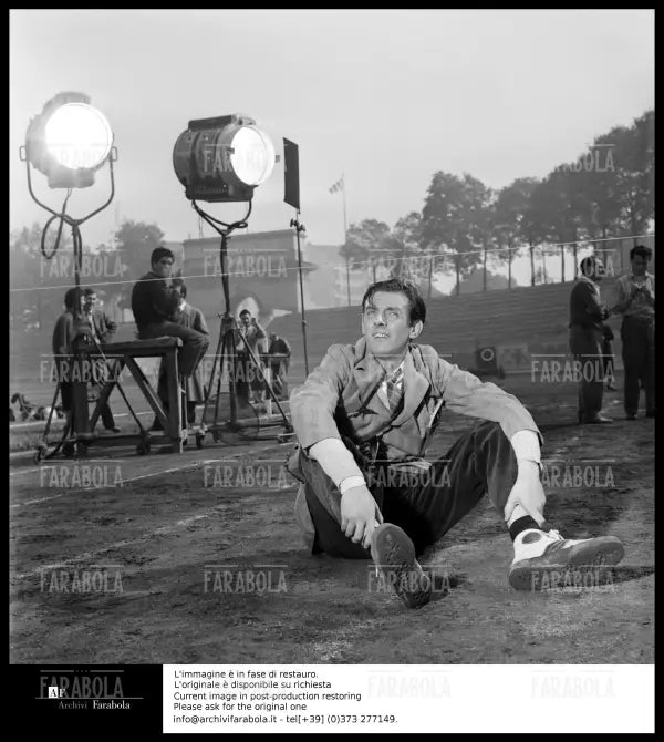 Dario Fo sul set del film Lo svitato, 1955 - Farabola Immagine digitale