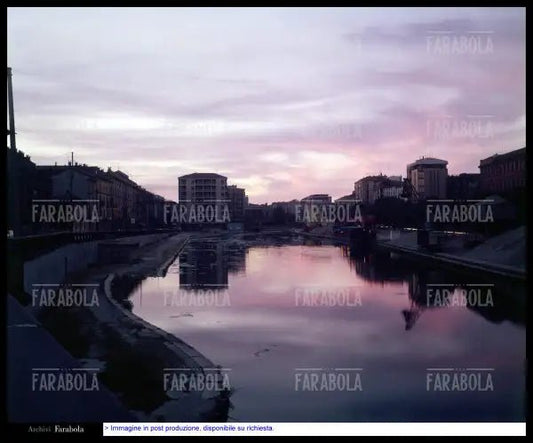 Darsena di Porta Ticinese al tramonto, Milano, anni 60 - Farabola Immagine digitale